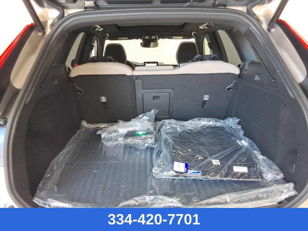 New 2026 Volvo XC60 B5 Plus w/ Protection Package Premier image 21