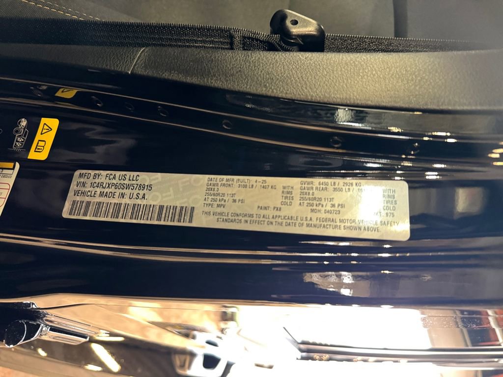 Used 2025 Jeep Wrangler Unlimited Sahara w/ Safety Group image 31