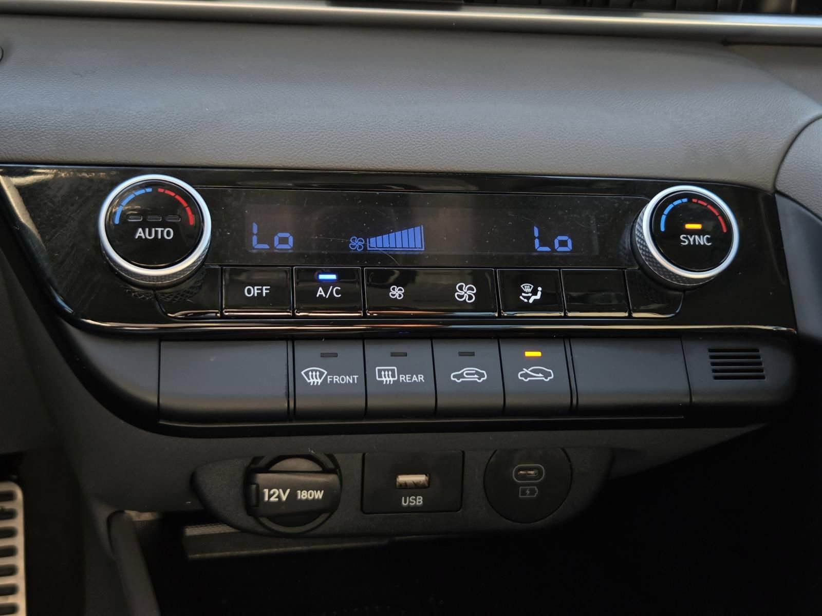 Used 2025 Hyundai Elantra Sport FWD image 21