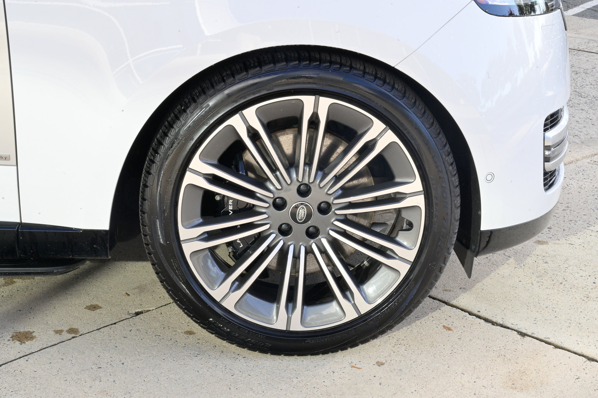 Used 2023 Land Rover Range Rover Autobiography image 12