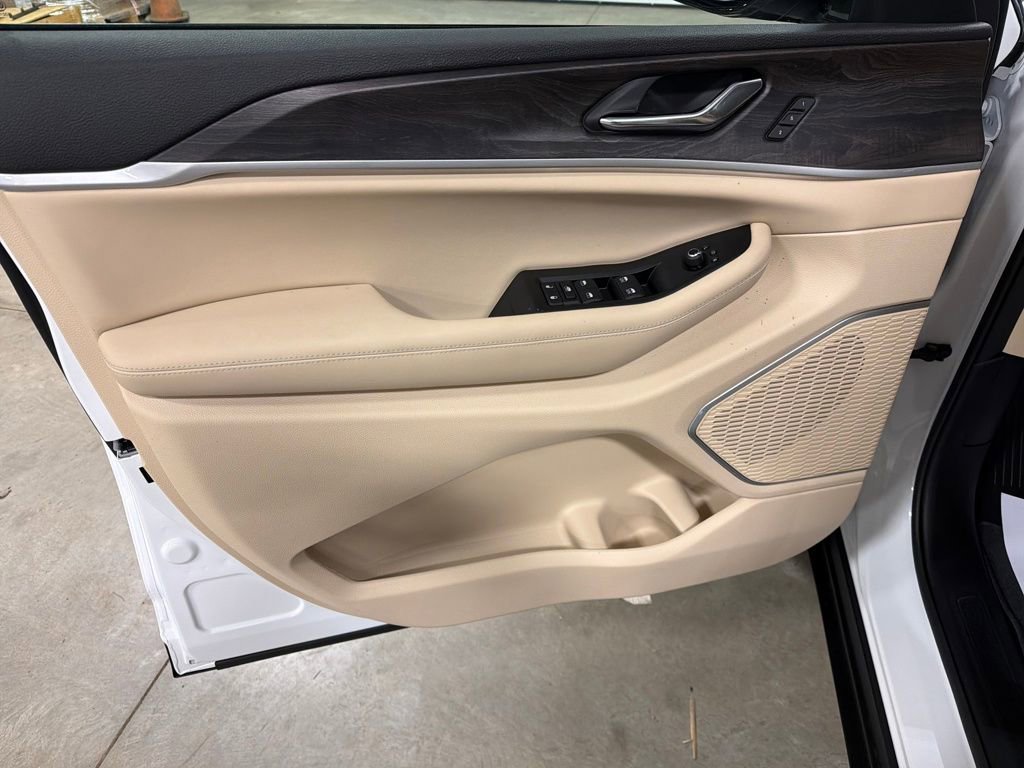 New 2026 Jeep Grand Cherokee Limited w/ Limited Altitude Package image 11