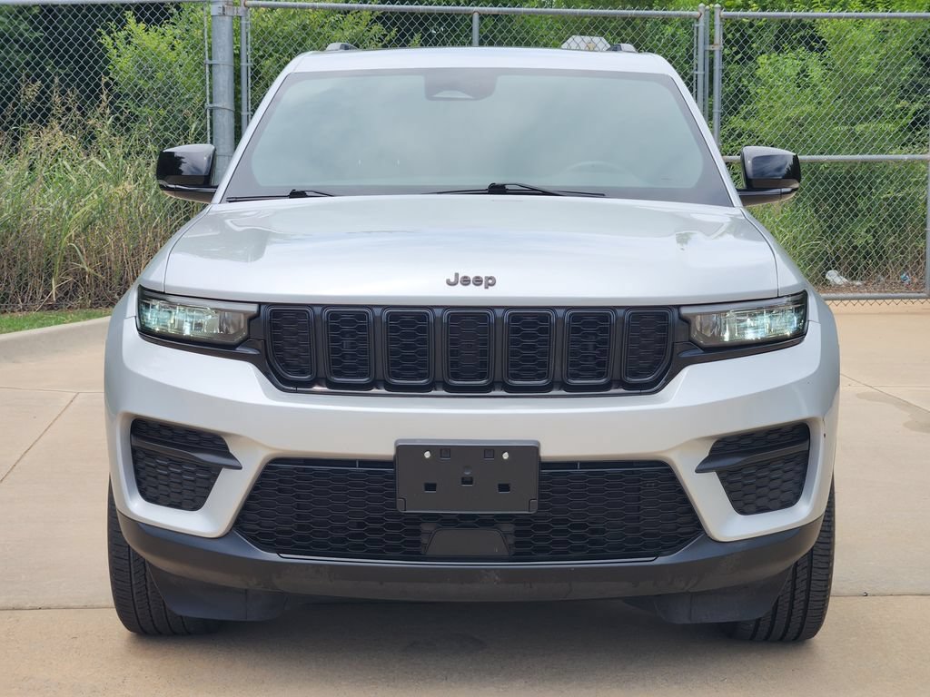 Used 2023 Jeep Grand Cherokee Altitude RWD image 2
