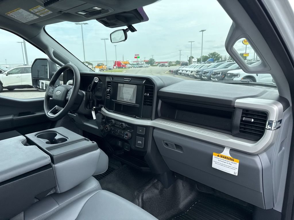 New 2025 Ford F550 4x4 Regular Cab Super Duty image 13