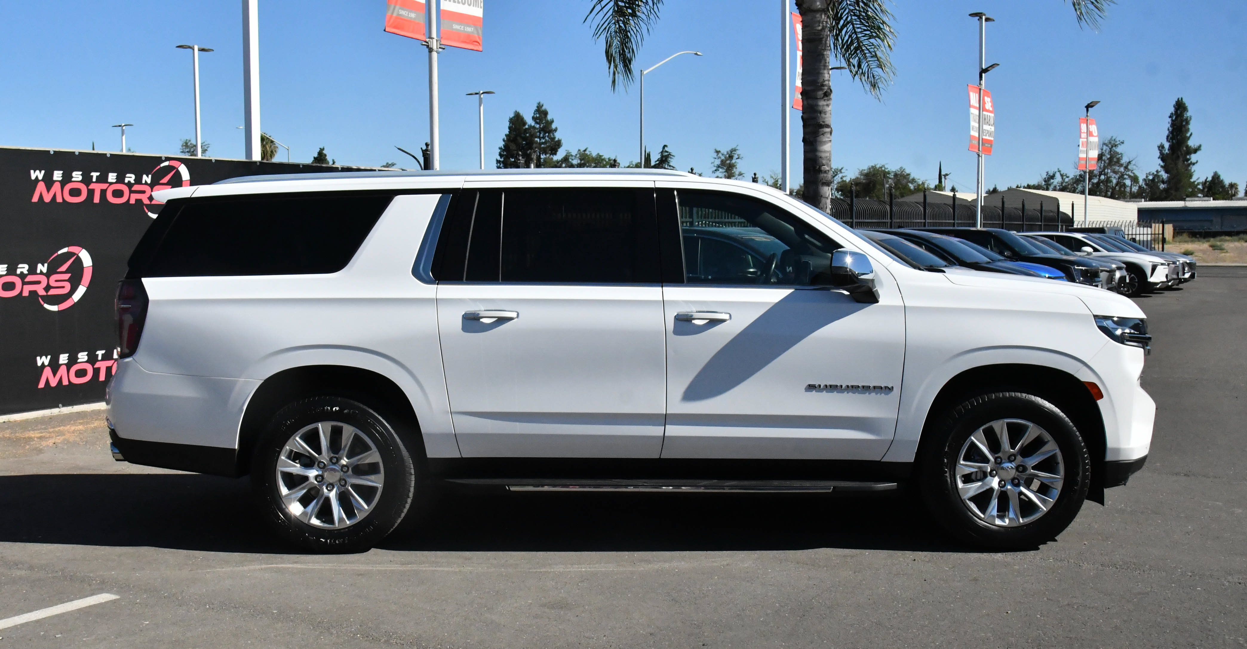 Used 2023 Chevrolet Suburban Premier RWD image 9
