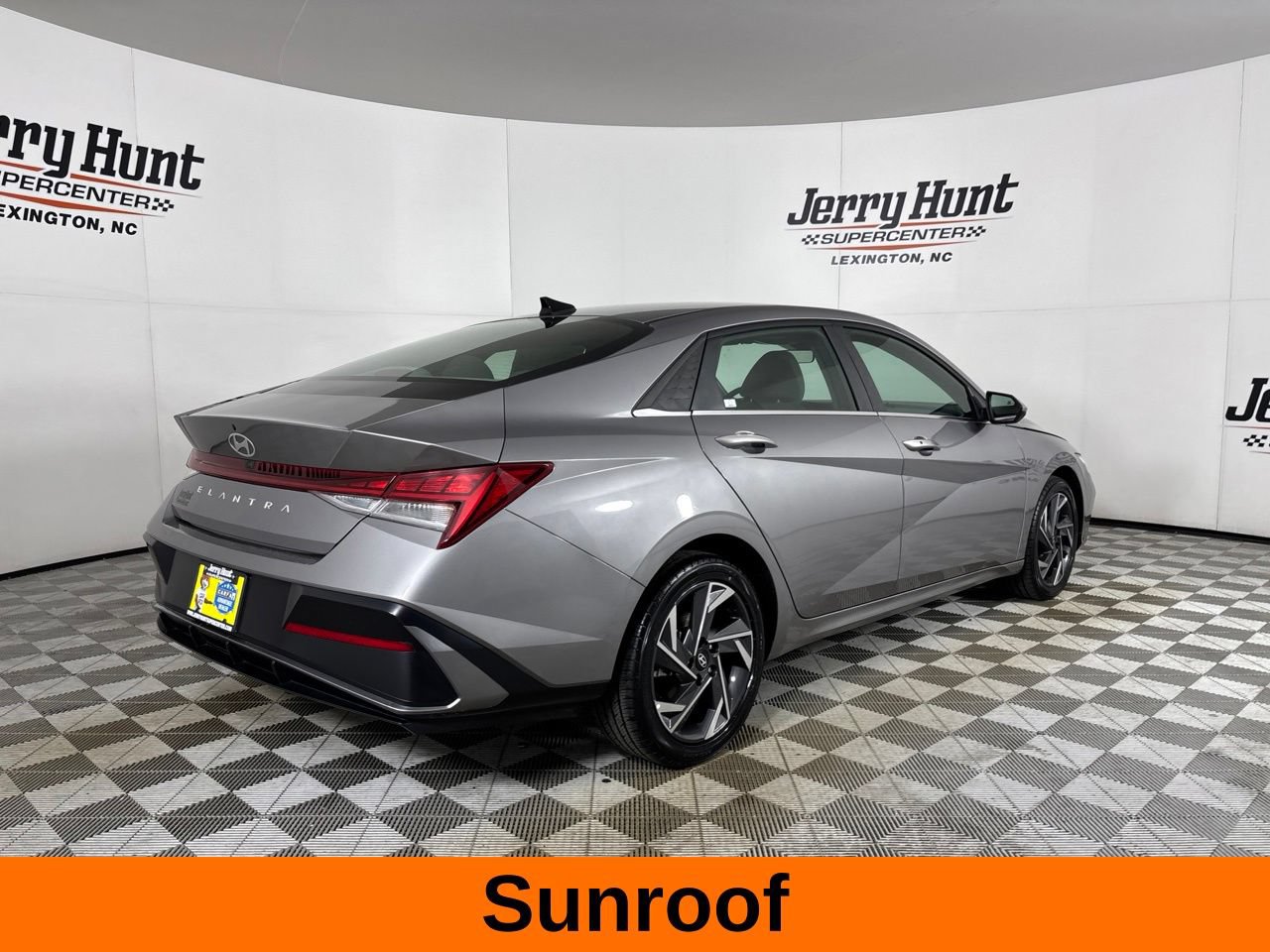 Used 2024 Hyundai Elantra SEL w/ Convenience Package FWD image 5