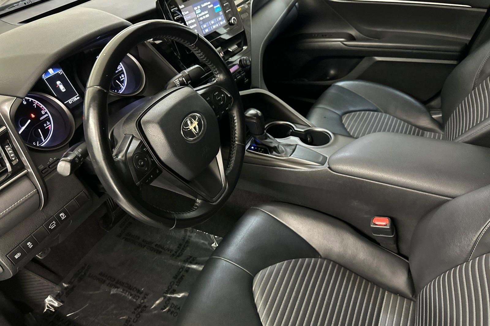 Used 2021 Toyota Camry SE image 4