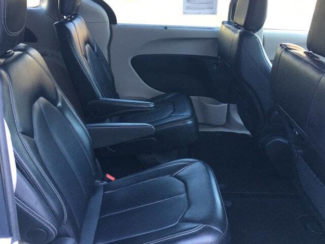 Used 2024 Chrysler Pacifica Touring-L image 29