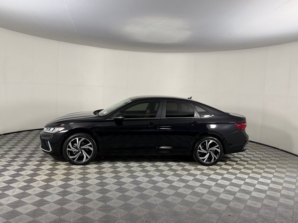Used 2025 Volkswagen Jetta SEL FWD image 9