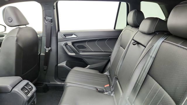 Used 2022 Volkswagen Tiguan SE R-Line image 32