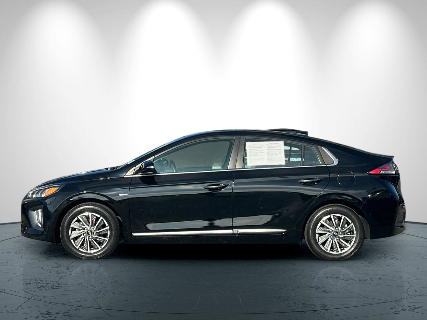Used 2020 Hyundai Ioniq Limited FWD image 7