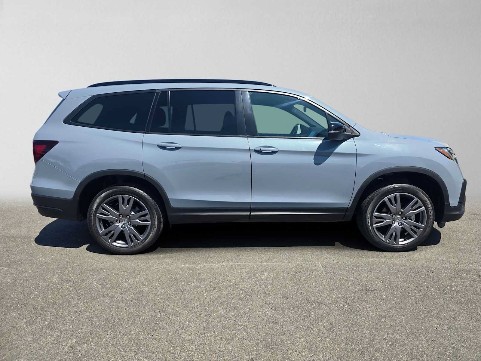 Used 2022 Honda Pilot Sport image 2