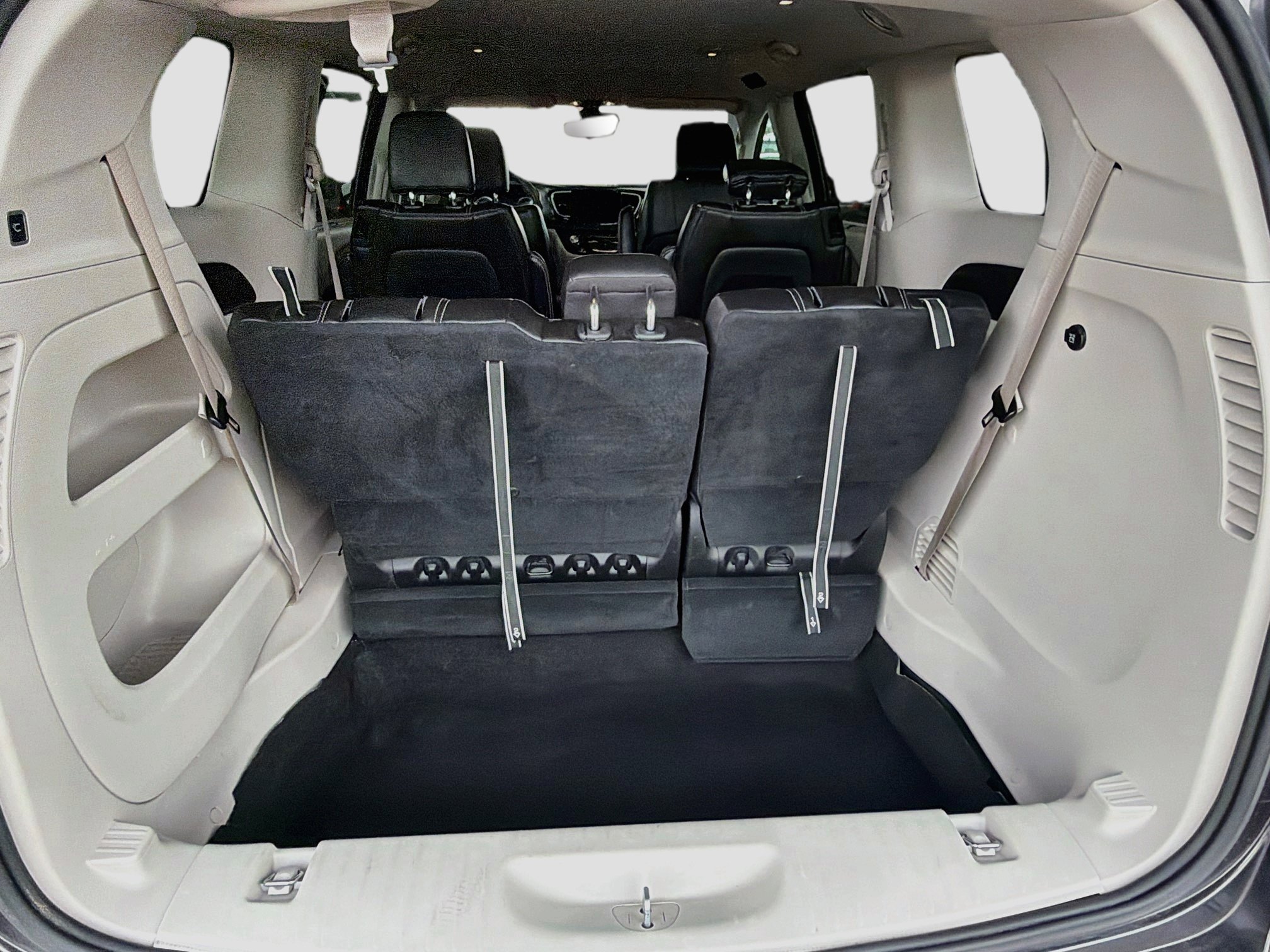 Used 2023 Chrysler Pacifica Touring-L FWD image 28