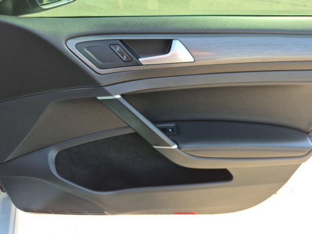 Used 2020 Volkswagen Golf 4-Door FWD image 17