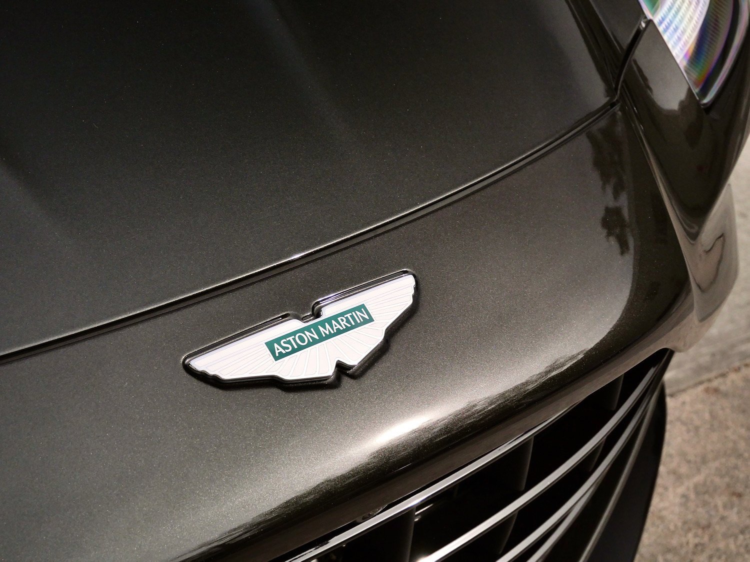 Used 2025 Aston Martin V8 Vantage Coupe image 13