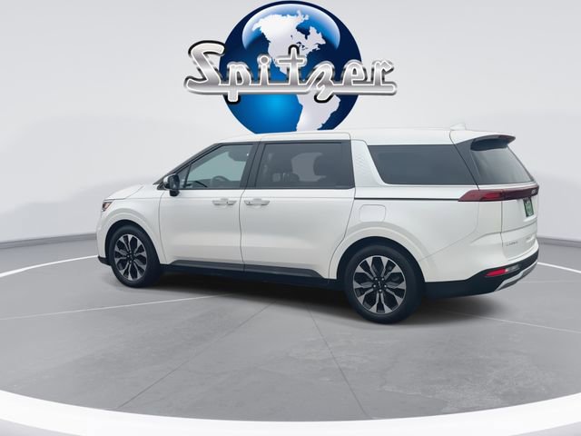 Used 2023 Kia Carnival EX image 7