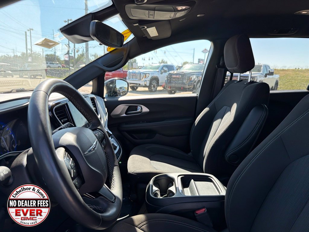 Used 2024 Chrysler Pacifica Touring FWD image 21