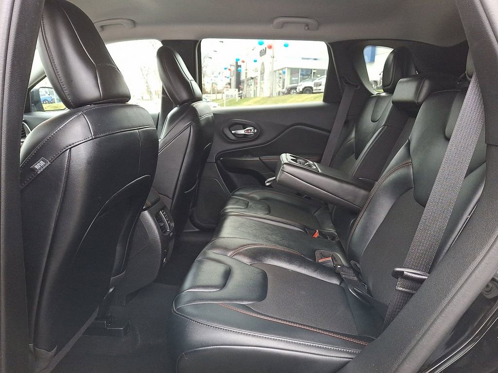 Used 2022 Jeep Cherokee Trailhawk image 11