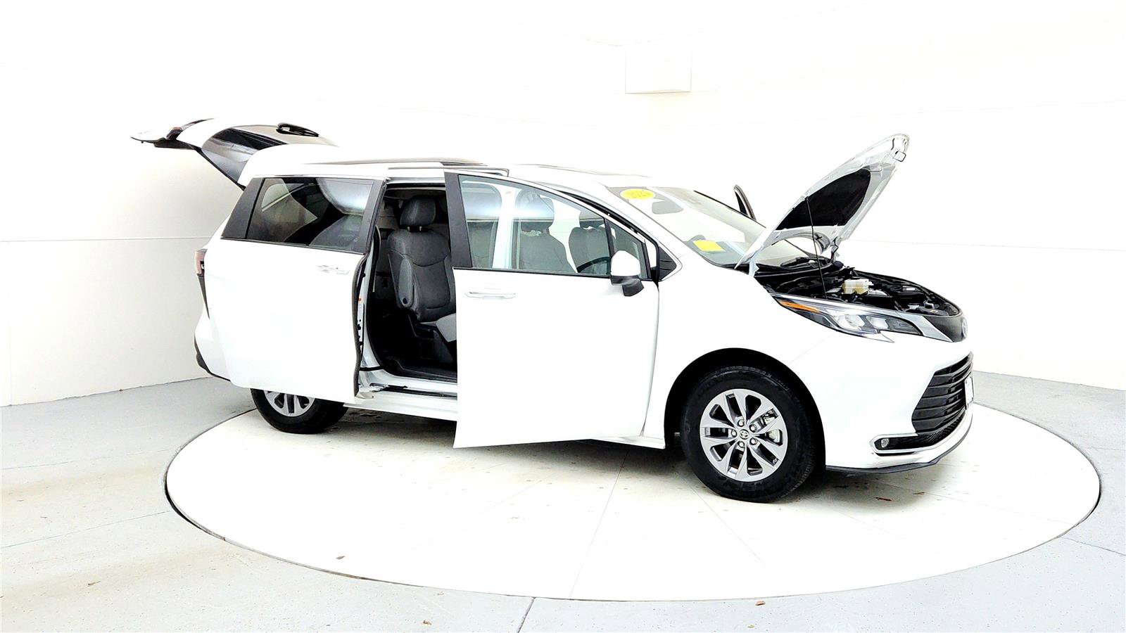 Certified 2024 Toyota Sienna XLE image 12