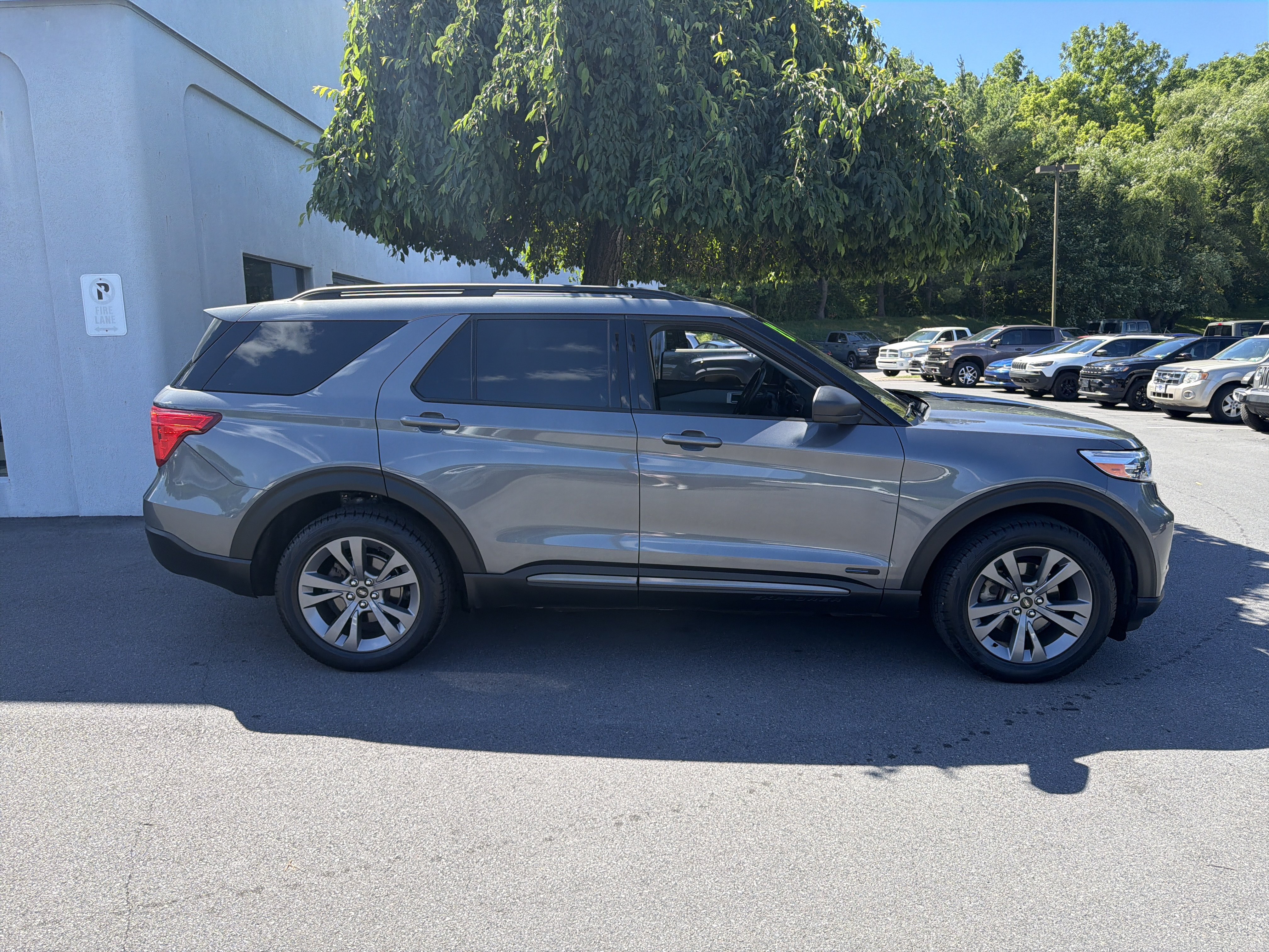 Used 2021 Ford Explorer XLT w/ Equipment Group 202A AWD/4WD image 2