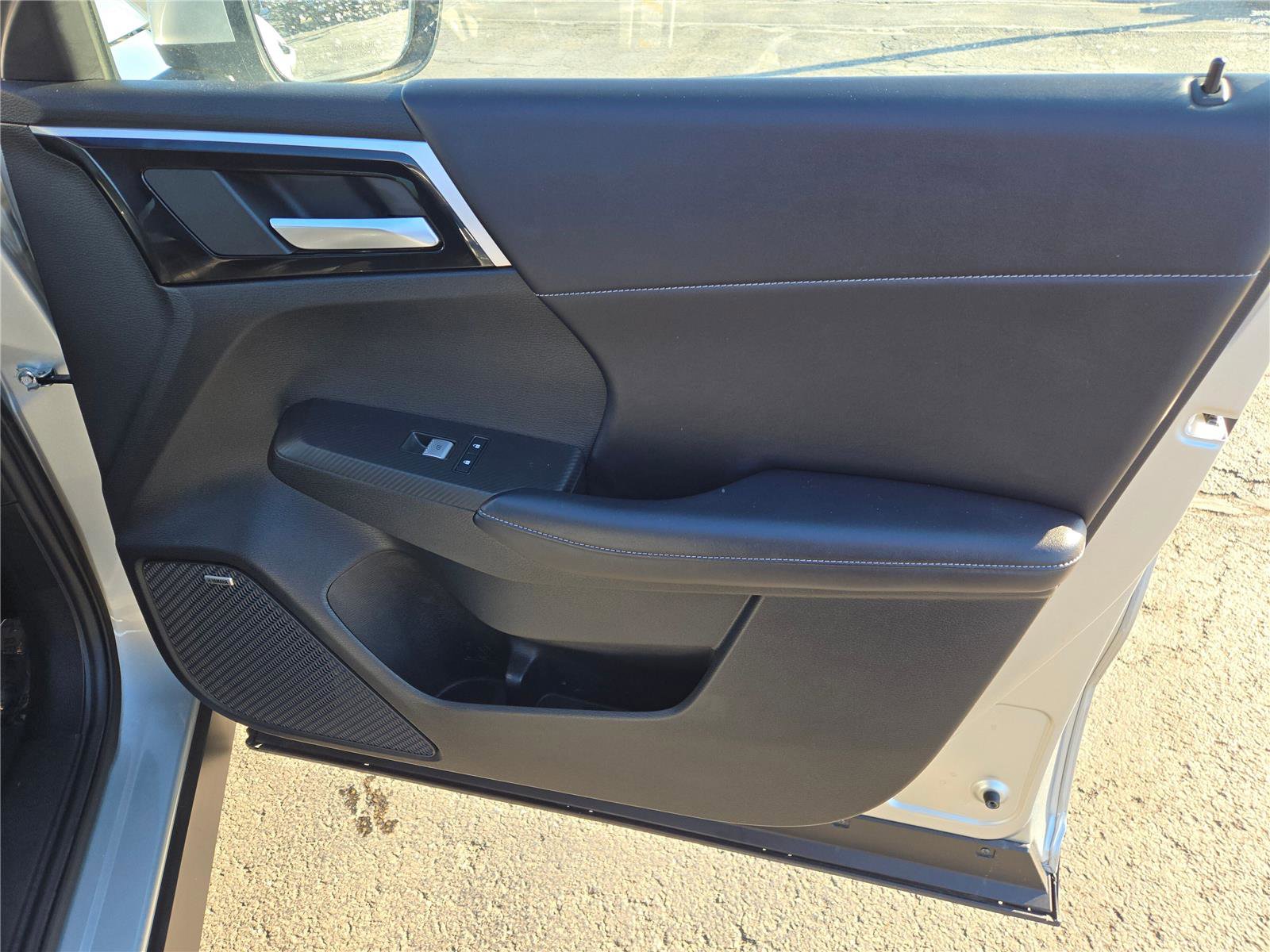 Used 2025 Mitsubishi Outlander SEL image 6