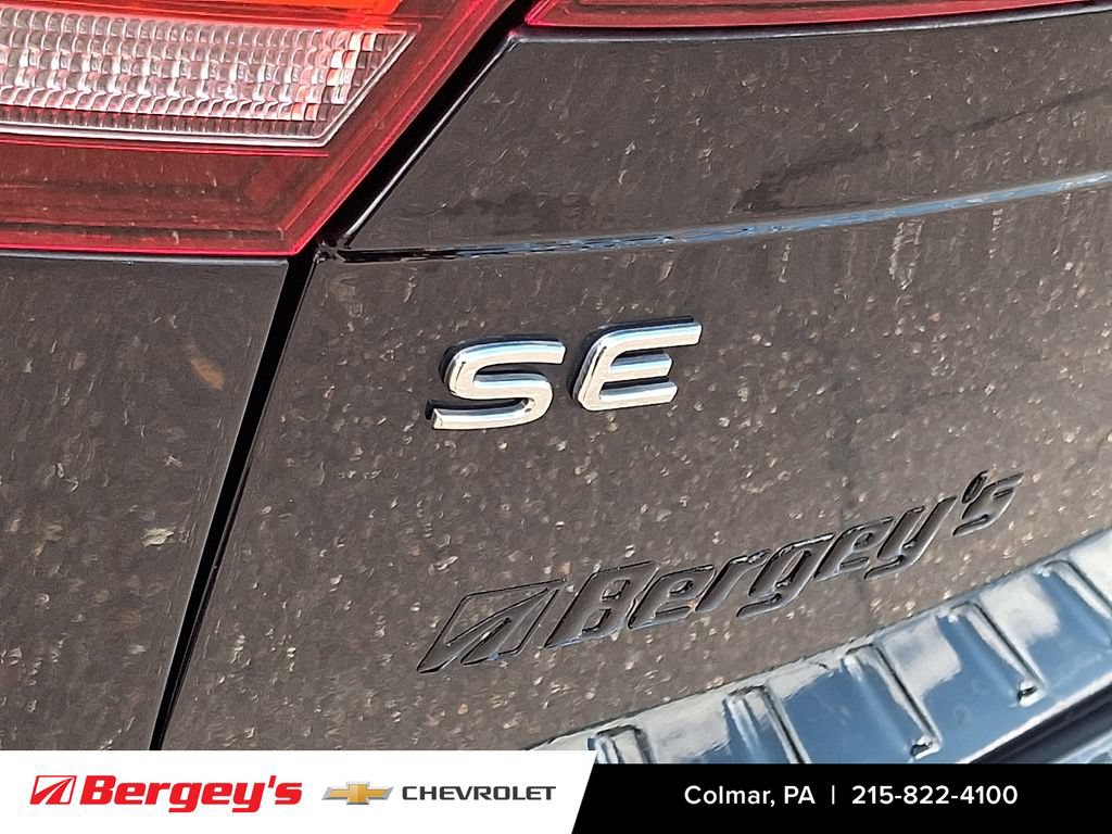 Used 2022 Volkswagen Tiguan SE AWD/4WD image 34