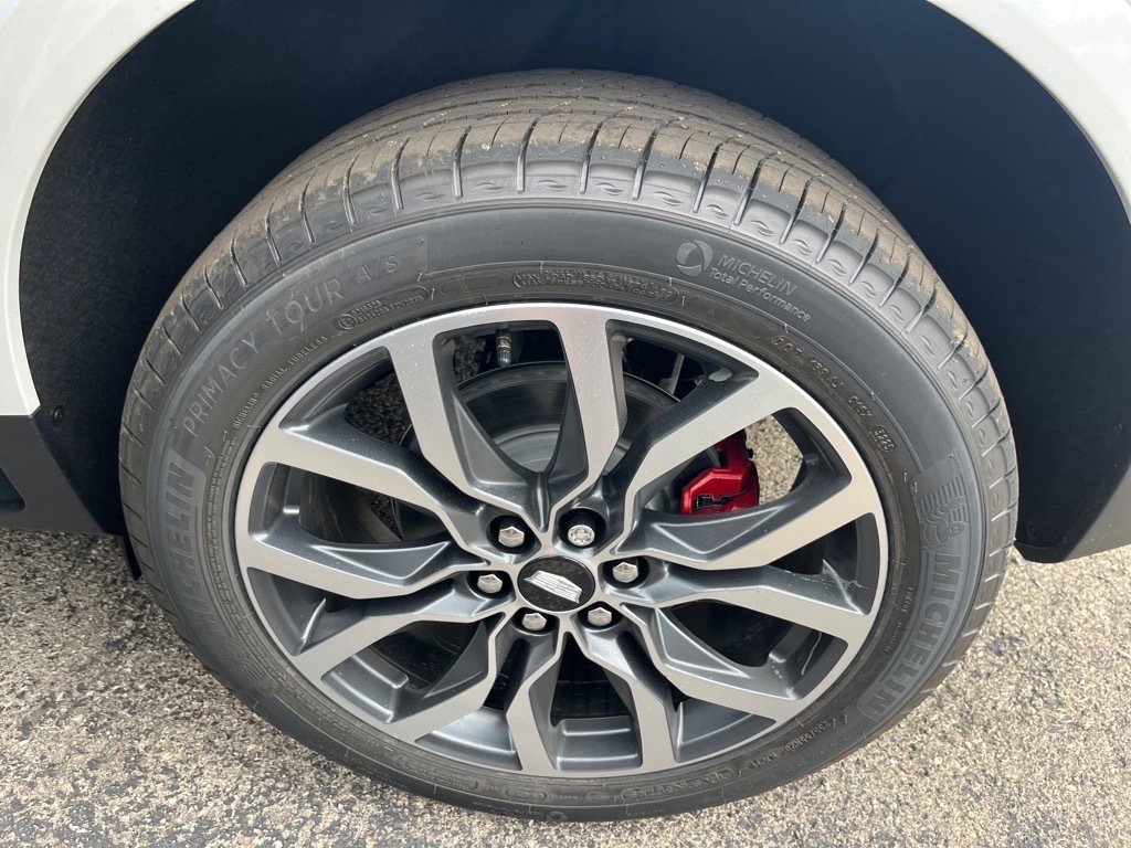 New 2025 Cadillac XT5 Sportv w/ LPO, Floor Liner Package image 8