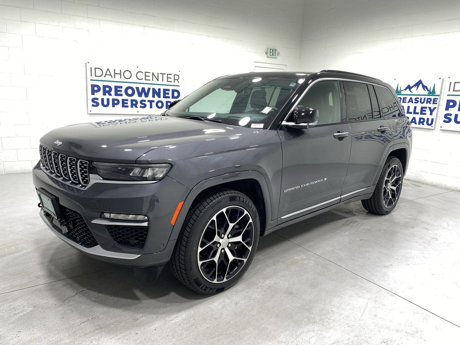 Used 2024 Jeep Grand Cherokee Summit AWD/4WD image 4