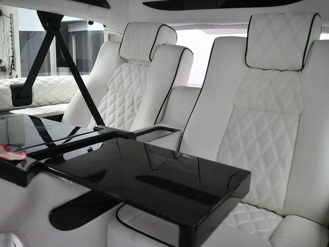 Used 2020 Cadillac Escalade ESV Platinum w/ Escalade Sport Edition AWD/4WD image 35