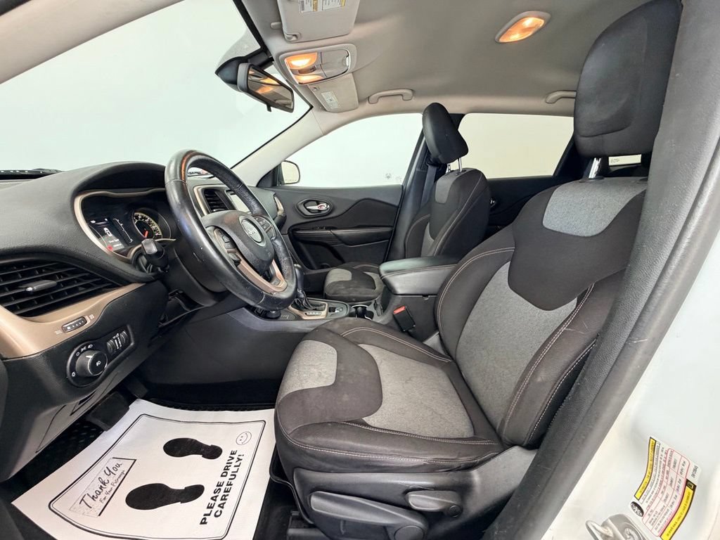 Used 2014 Jeep Cherokee Latitude w/ Cold Weather Group AWD/4WD image 2