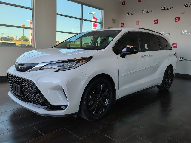 Certified 2022 Toyota Sienna XSE image 4