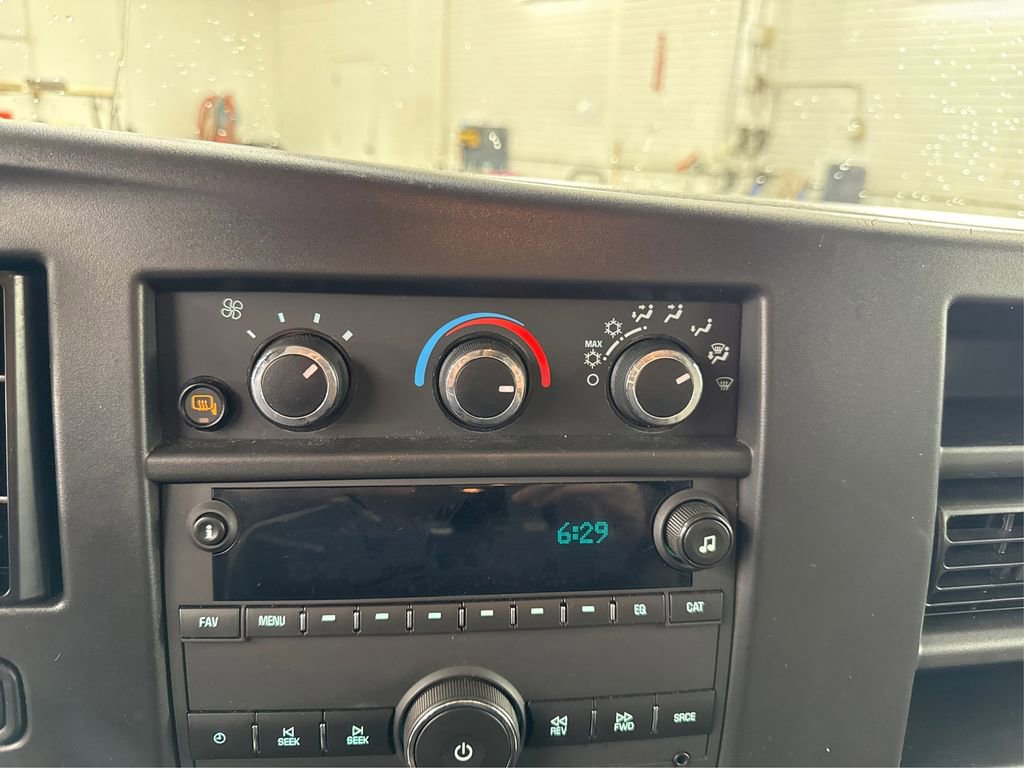 Used 2025 GMC Savana 3500 LT w/ LT Preferred Equipment Group RWD image 28