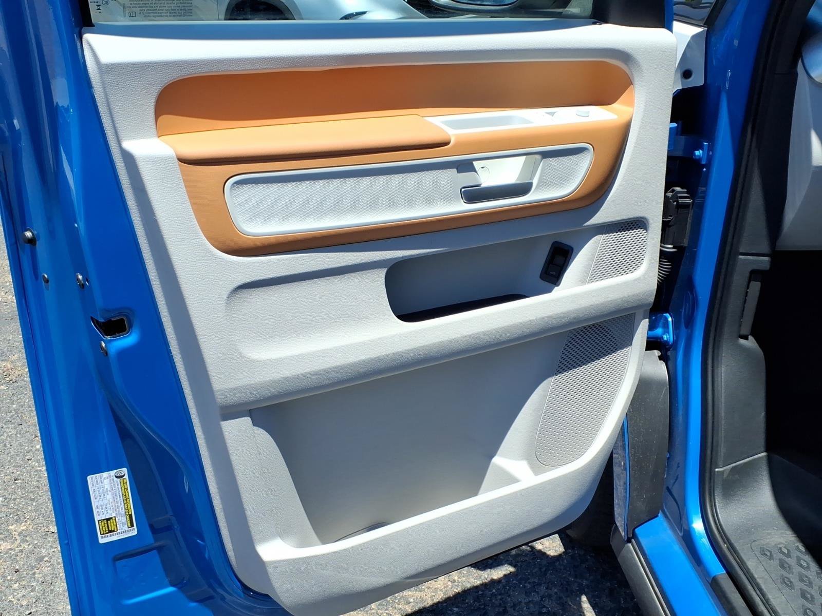 Certified 2025 Volkswagen ID. Buzz Pro S Plus RWD image 19