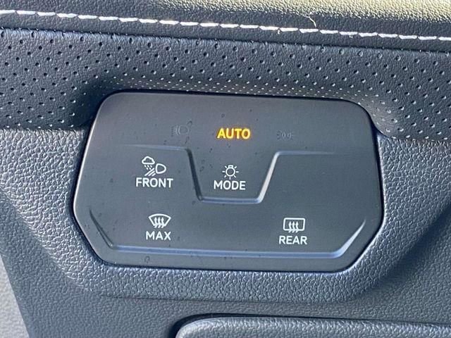 Used 2024 Volkswagen Atlas Cross Sport SEL R-Line image 37