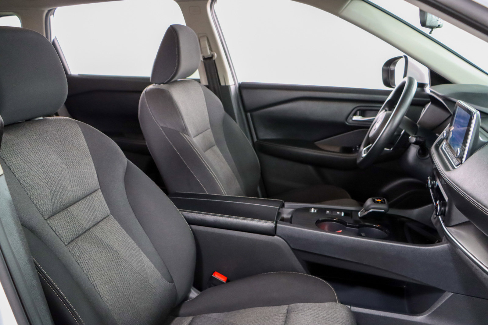 Used 2024 Nissan Rogue SV image 26