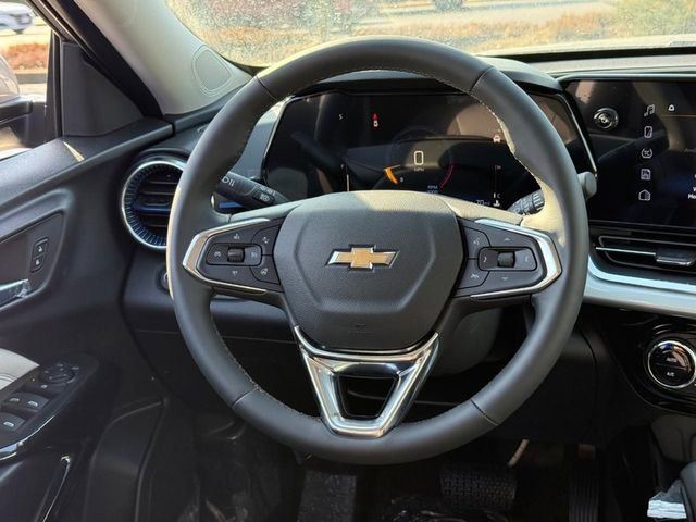 Used 2025 Chevrolet Trax LT w/ Driver Confidence Package FWD image 11