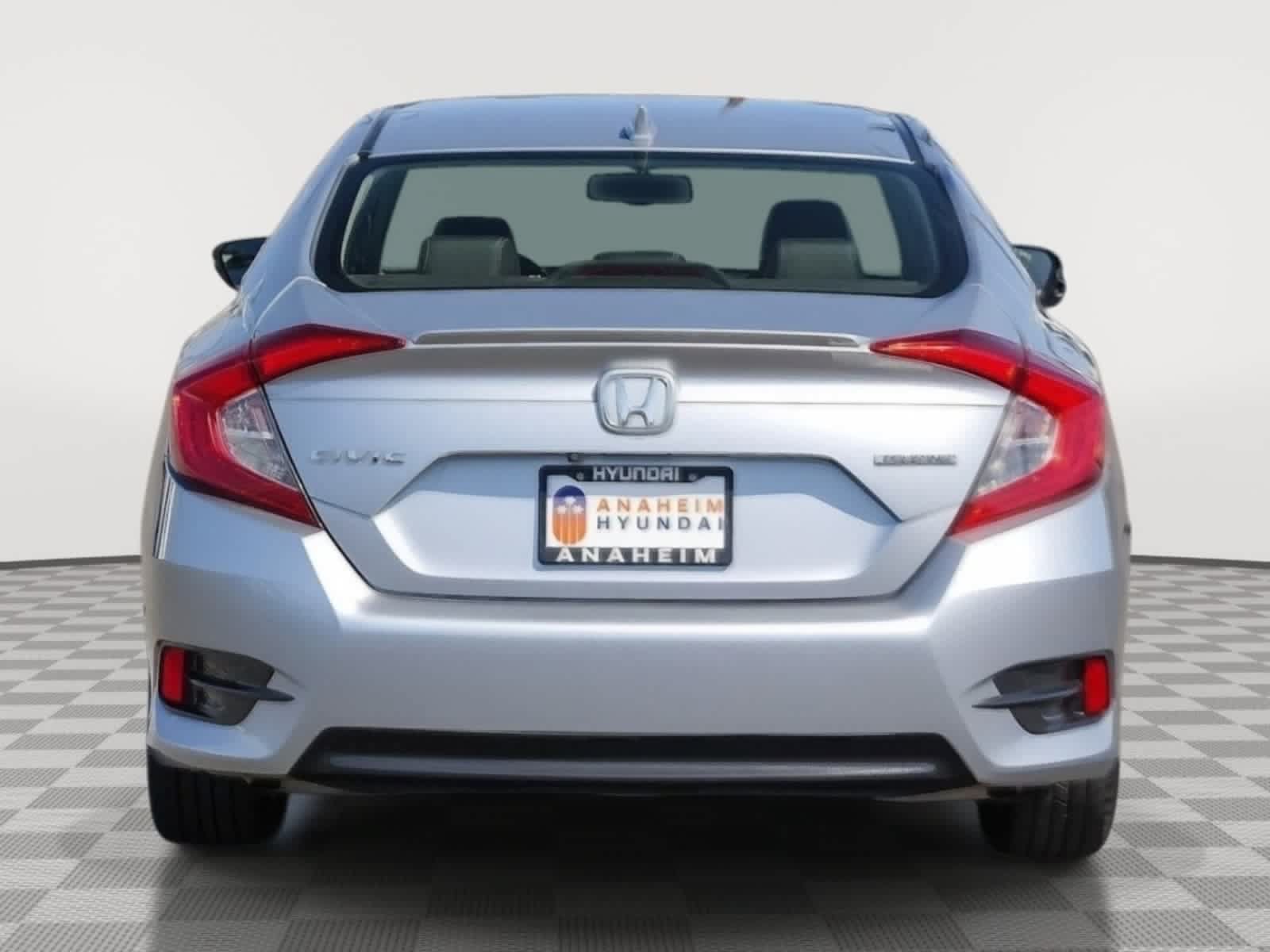 Used 2018 Honda Civic Touring image 8