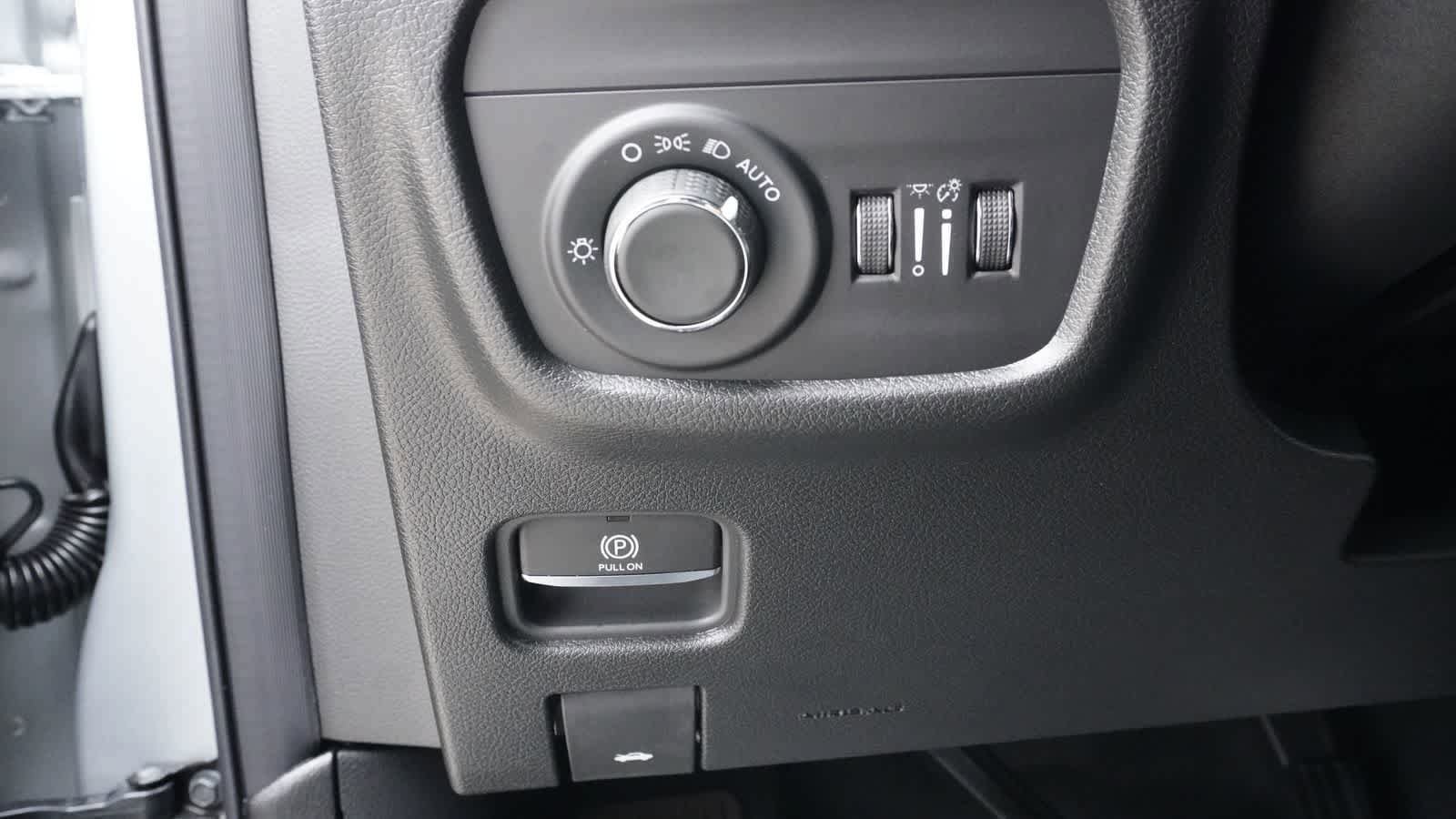 Used 2025 Jeep Grand Cherokee L Laredo w/ Luxury Tech Group I AWD/4WD image 13