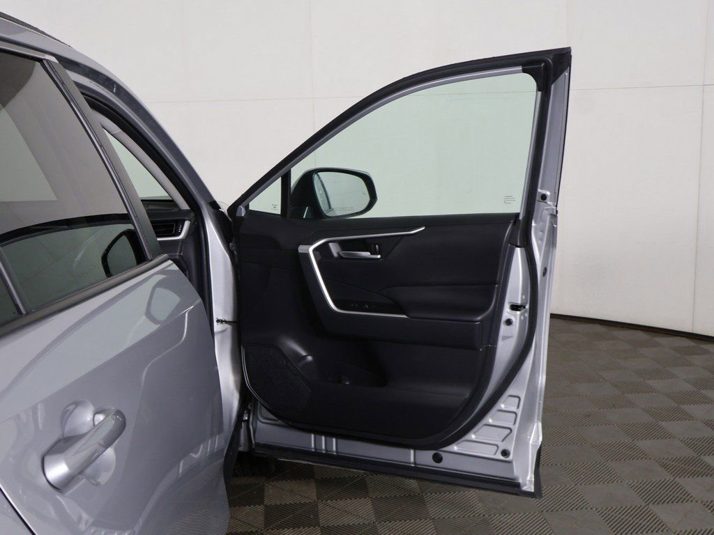 Used 2025 Toyota RAV4 XLE FWD image 17
