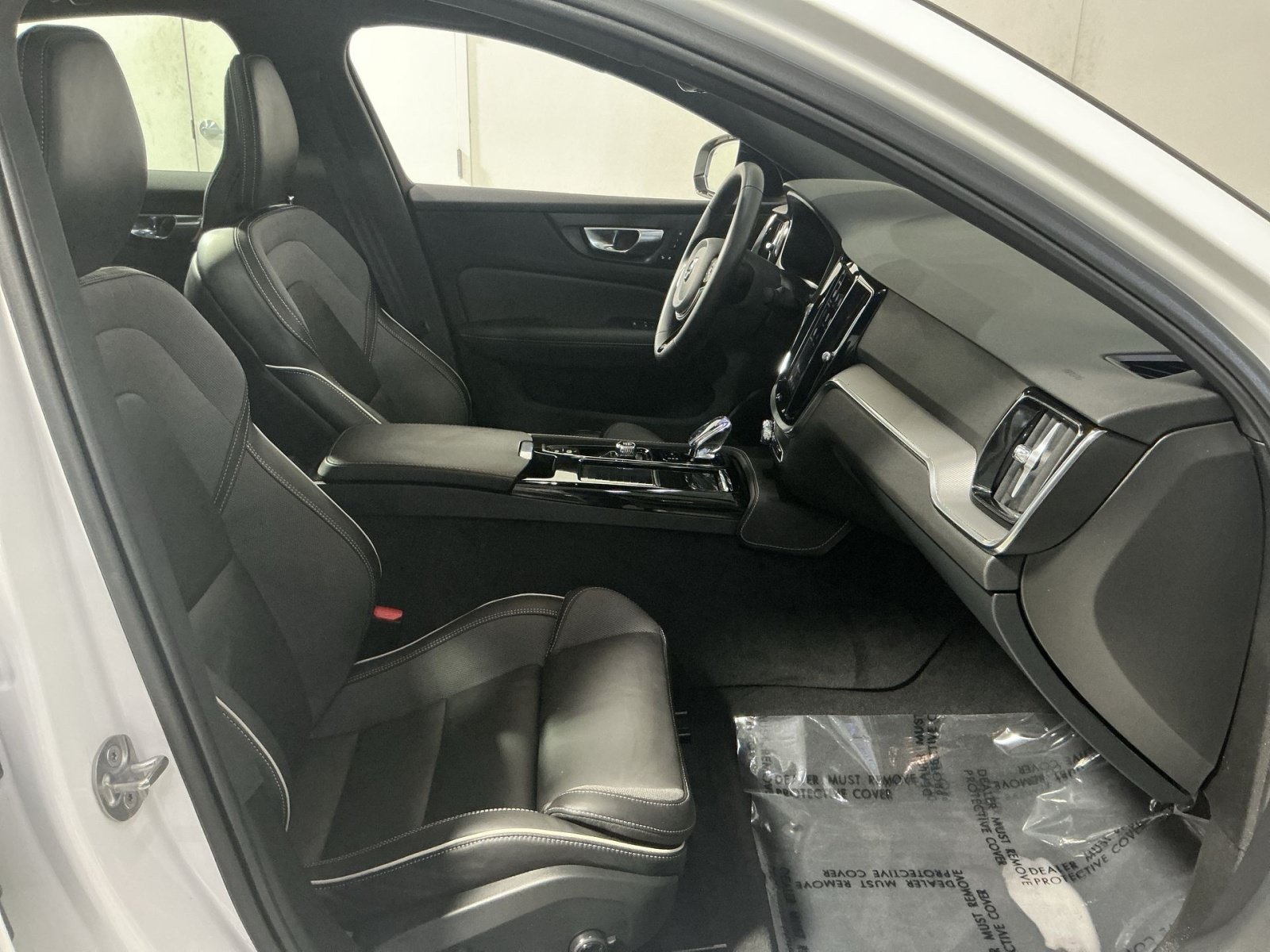 Used 2024 Volvo S60 T8 Plus AWD/4WD image 27