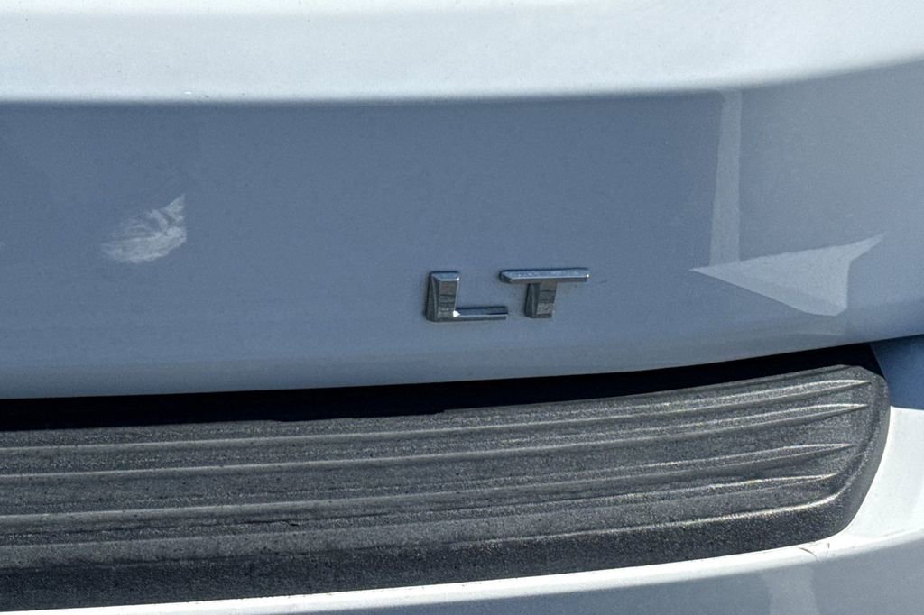 Used 2025 Chevrolet Suburban LT image 12