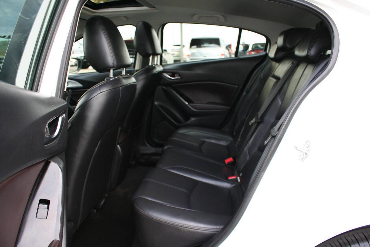 Used 2018 MAZDA MAZDA3 Touring image 21