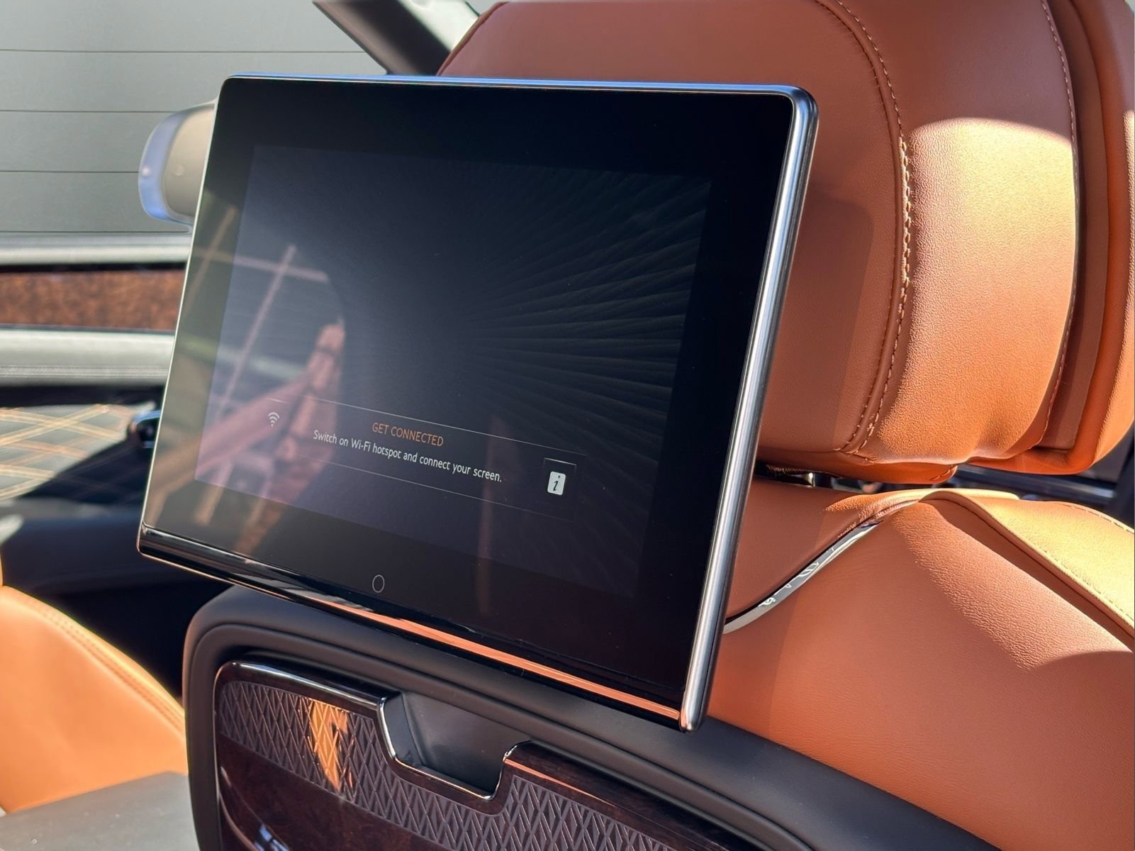 New 2025 Bentley Bentayga Extended Wheelbase image 28