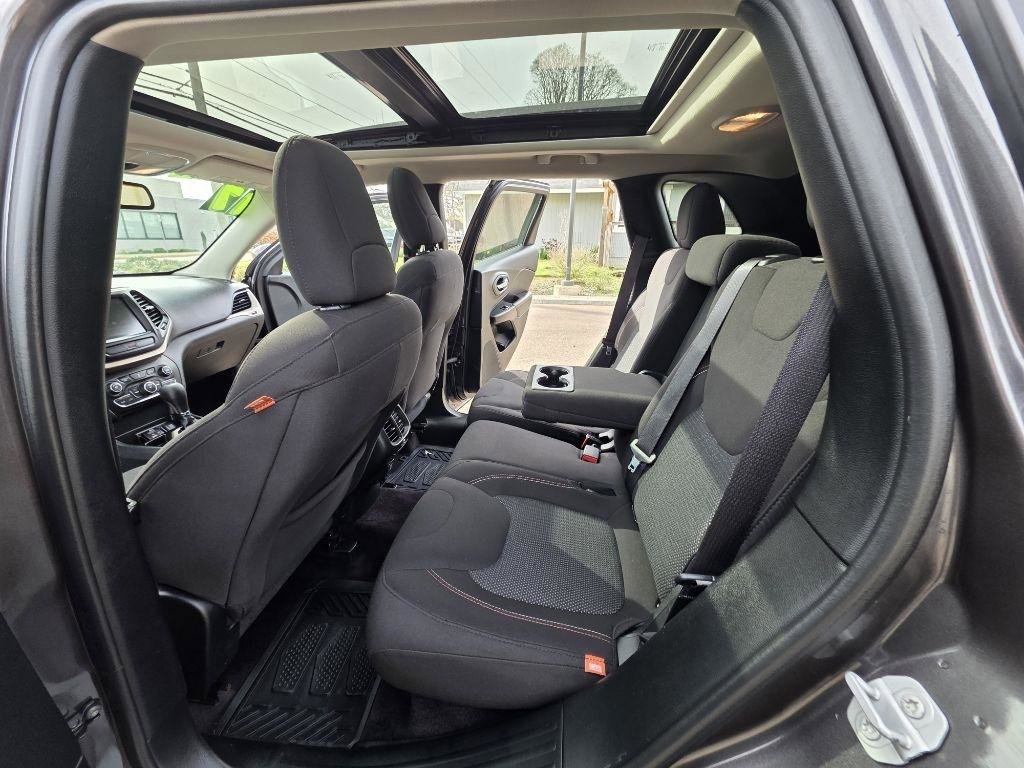 Used 2017 Jeep Cherokee 75th Anniversary image 17