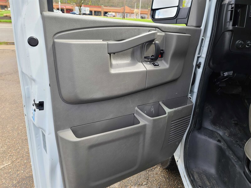 Used 2018 GMC Savana 2500 Extended w/ Driver Convenience Package RWD image 7