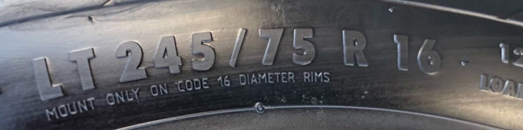 Used 2017 Chevrolet Express 2500 Extended image 17