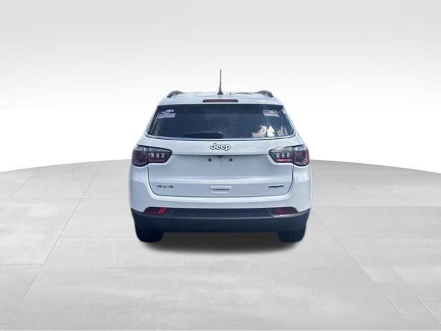 Used 2022 Jeep Compass Latitude AWD/4WD image 3