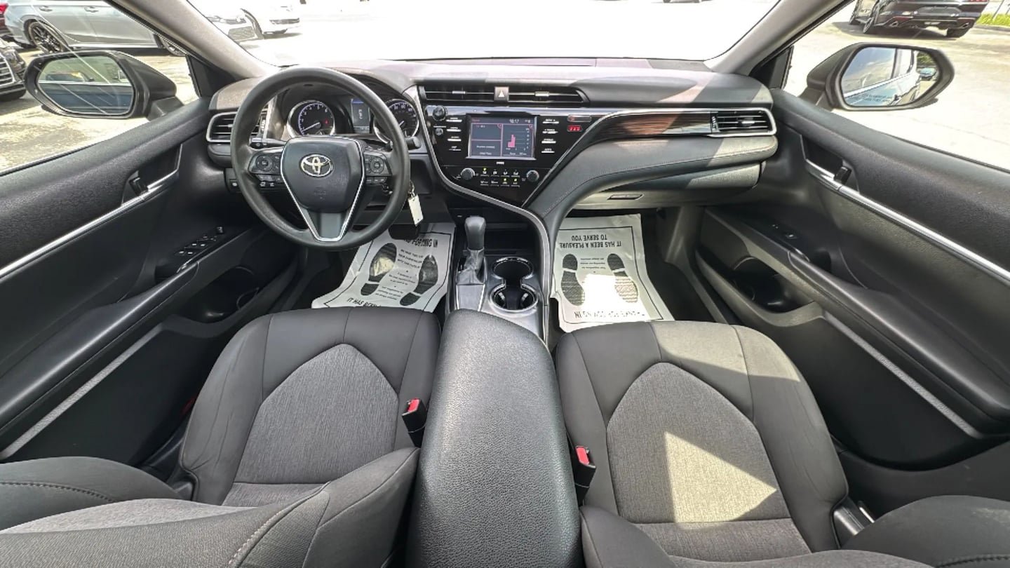 Used 2020 Toyota Camry LE FWD image 23