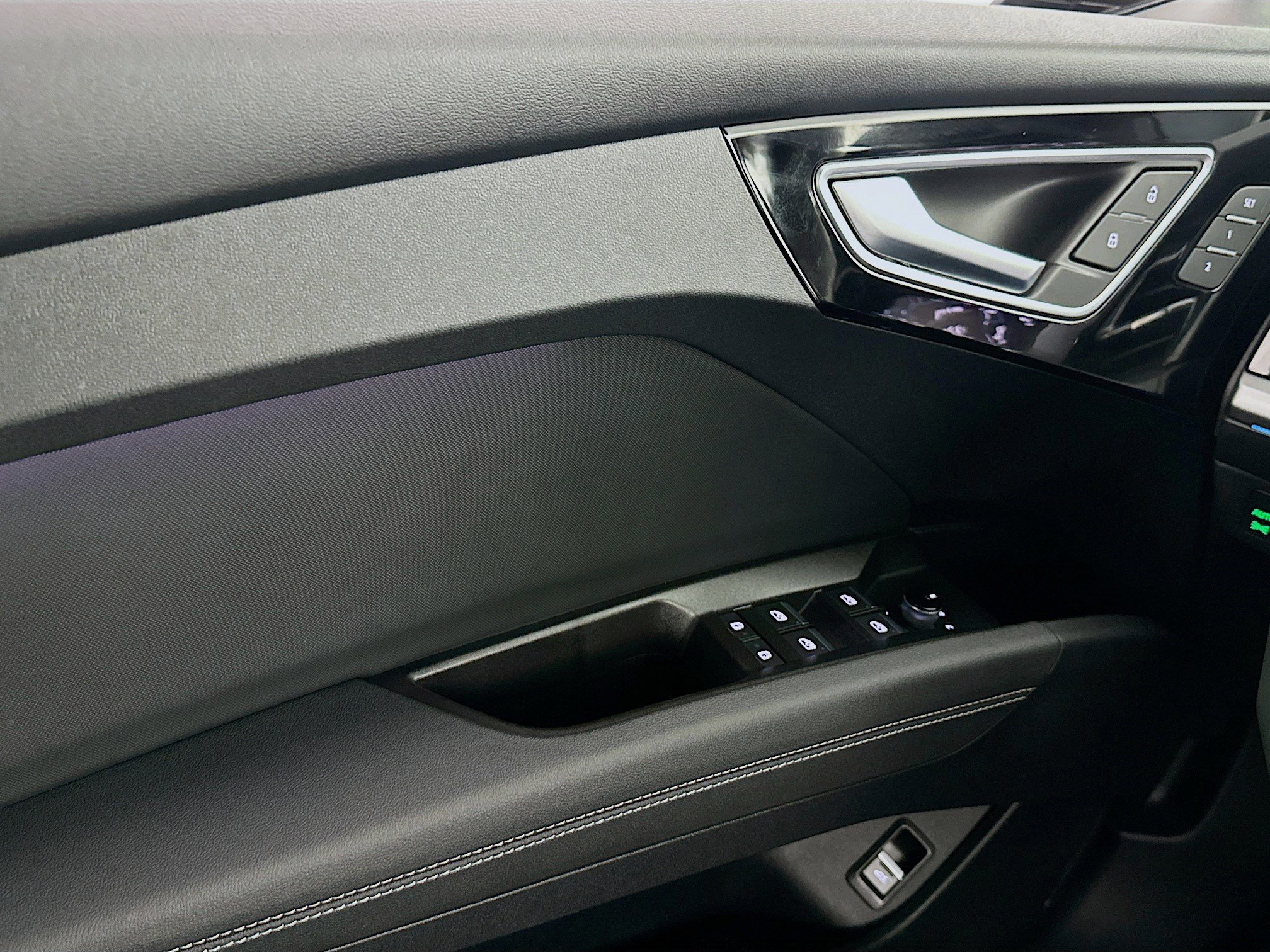 Used 2024 Audi Q4 e-tron Premium Plus w/ Premium Plus image 14