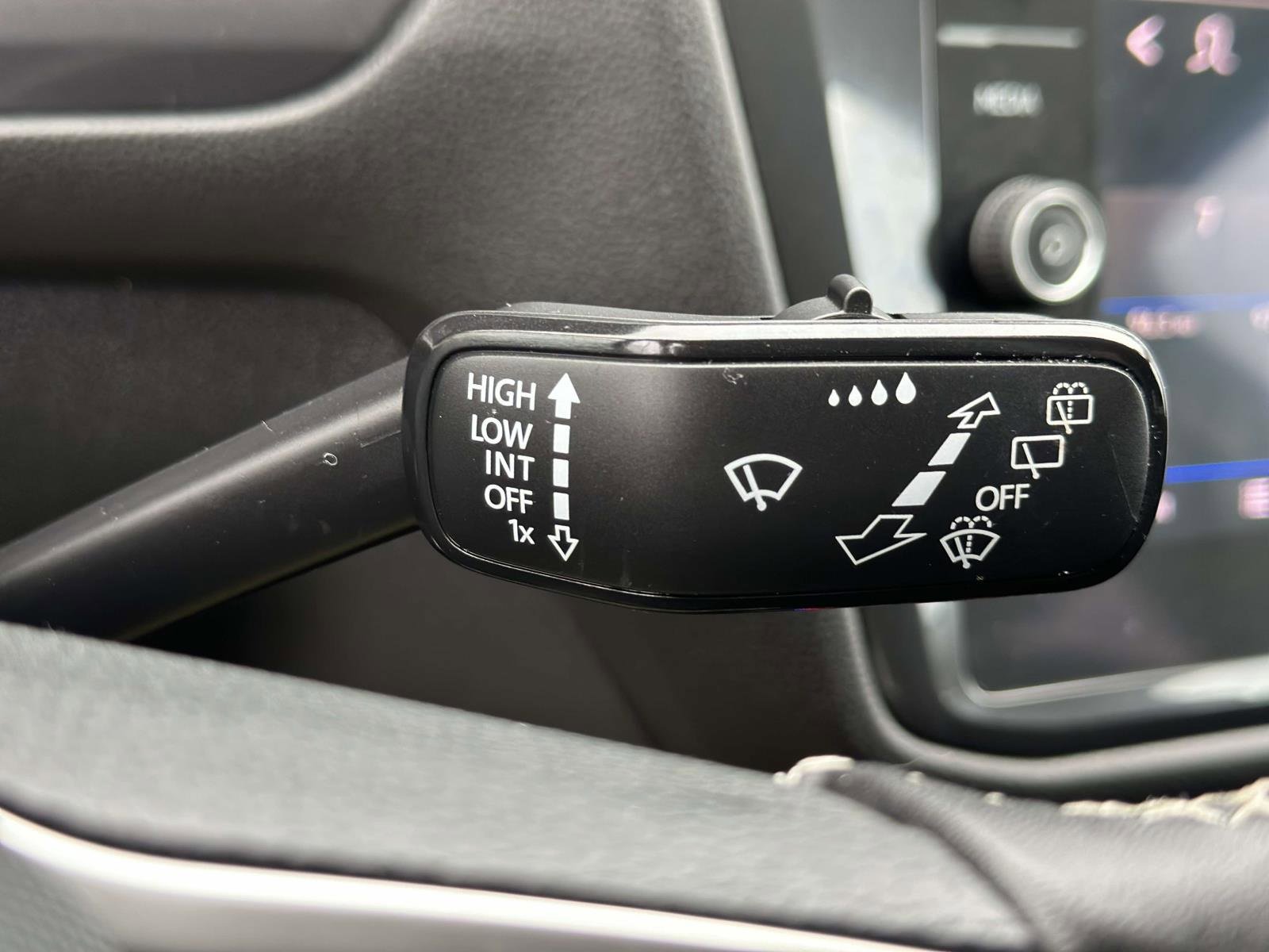 Used 2022 Volkswagen Tiguan SE image 17