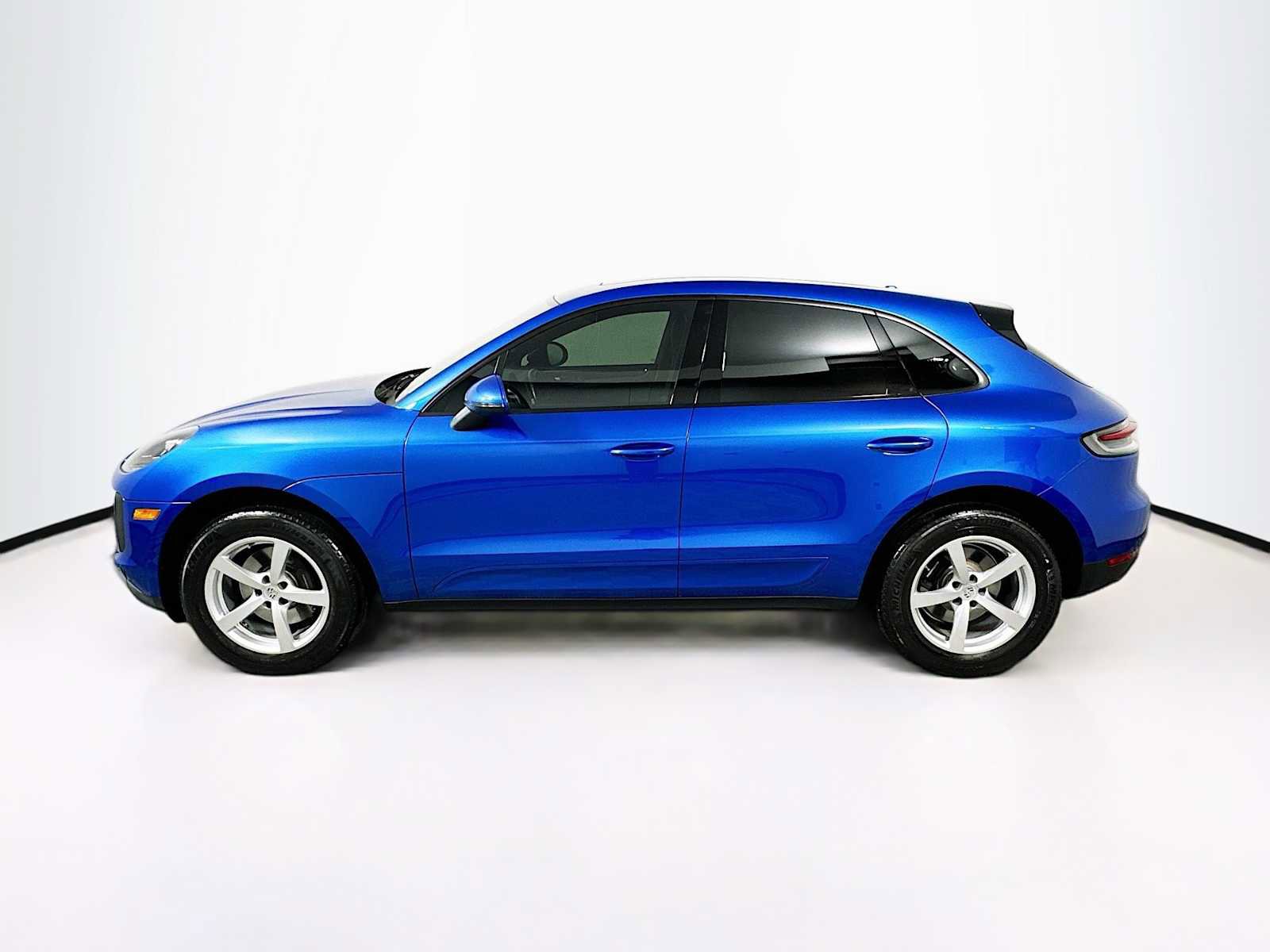 Certified 2020 Porsche Macan image 2